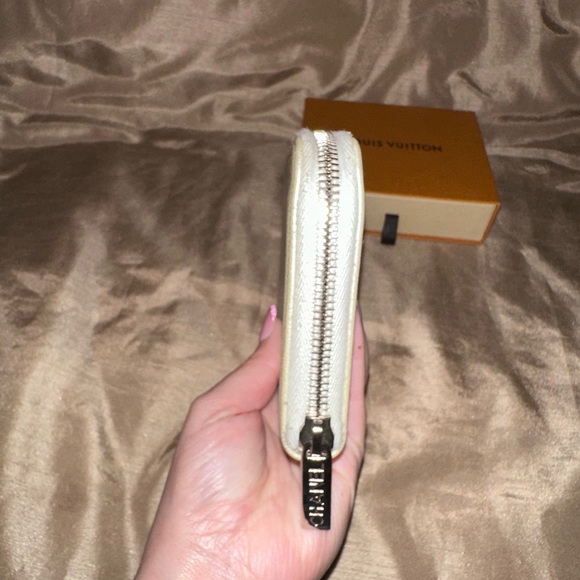 ❌SOLD❌Chanel Zip Wallet - Picture 3 of 12